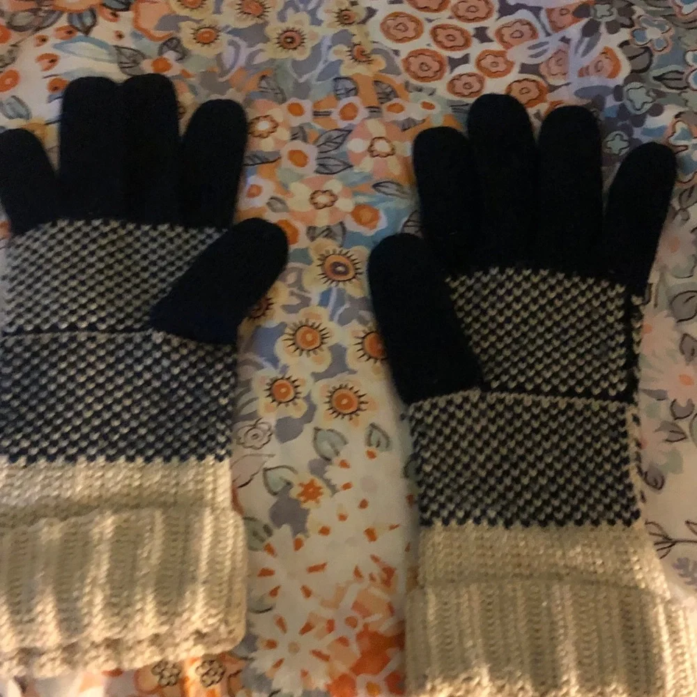 Etienne Aigner Knit Gloves